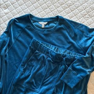 Time and Tru Teal Velour Set